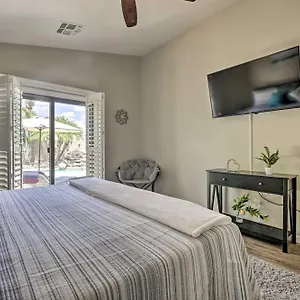 Holiday home Oasis Desert Getaway Pool, Hot Tub, Patio!, Mesa